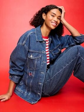 M • Disney × Old Navy • Oversized Minnie Mouse Jean Trucker Jacket